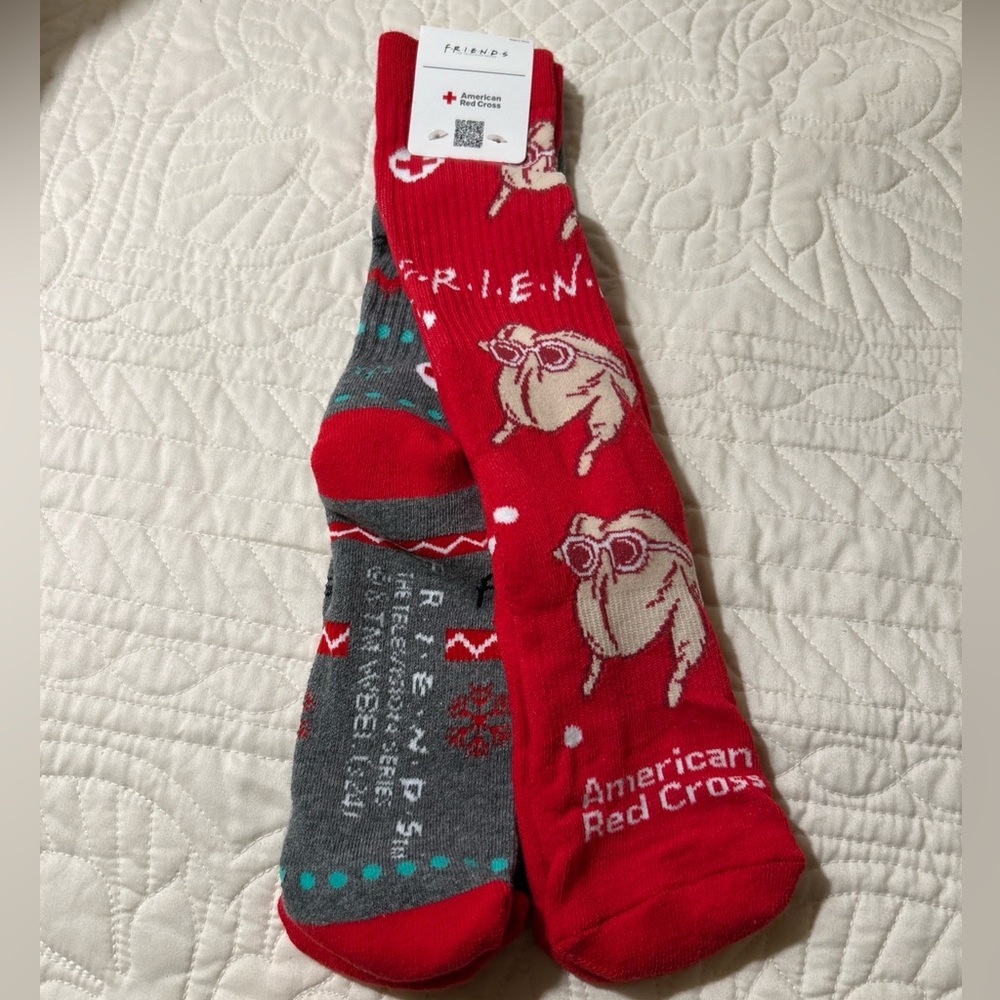 AMERICAN RED CROSS Socks "FRIENDS" 2 PAIR NWT Crew Cotton Holiday